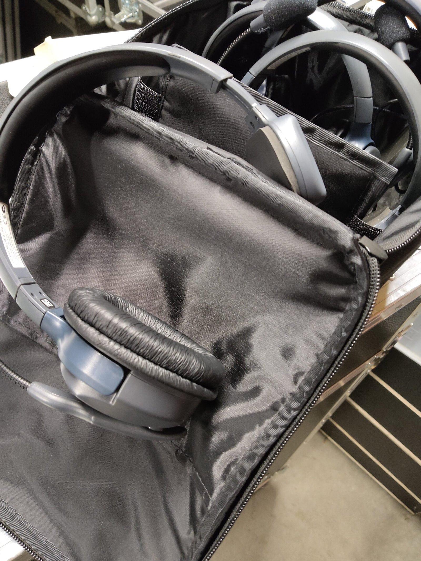 Eartec headset 4st met lader - Afbeelding 2